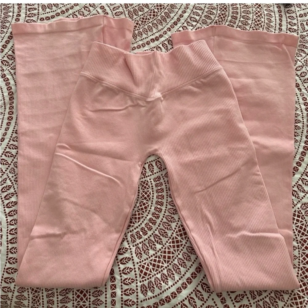 NVGTN baby Pink Harmony Ribbed Flare Leggings. - Picture 1 of 3